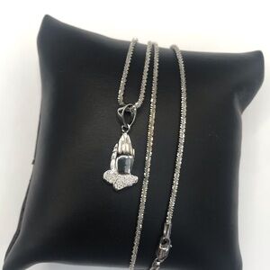 925 Sterling Silver Praying Hands Pendant Necklace Size 18”